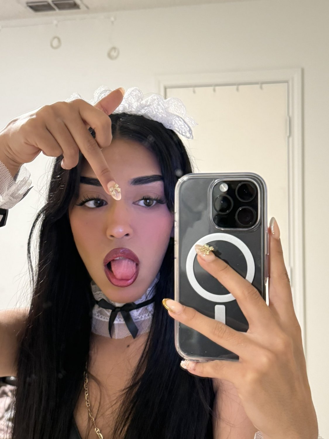 Curvy latina gym slut with perfect dick sucking lips #s2N0s580