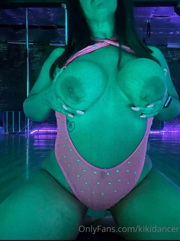 Busty Philly kitty #DARHBwae