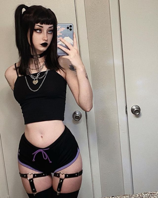 Gothic slut #i5ZpSiF3